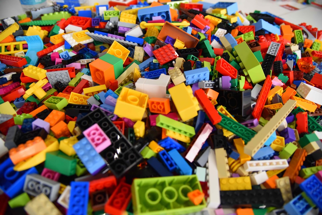 All pieces present, instructions are a bit dog-eared but intact. Was a Christmas present last year, gathering dust now.